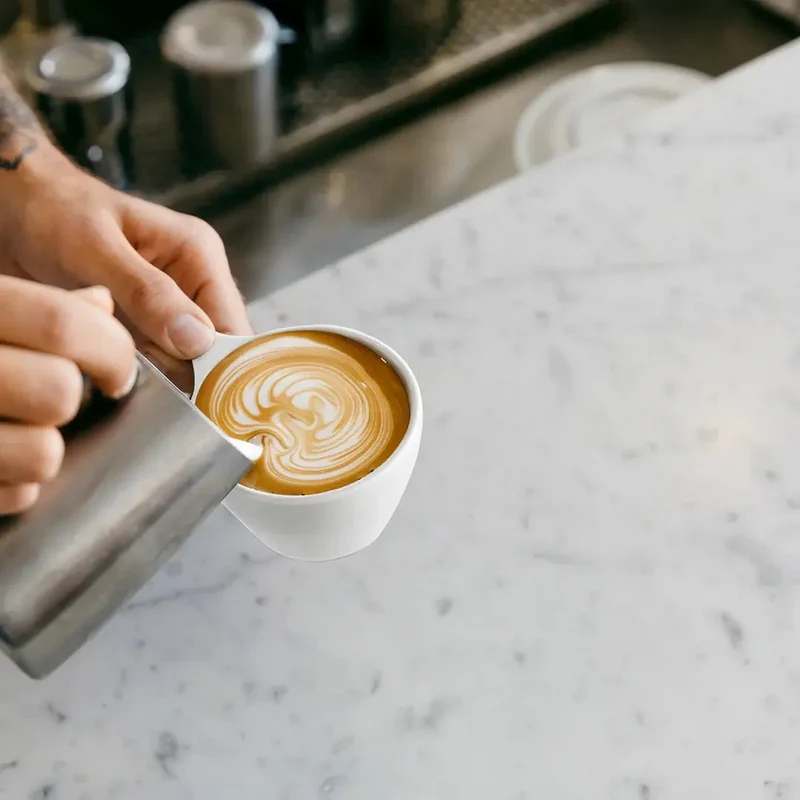 Lino Lille Latte kop 240ml med underkop - Hvid
