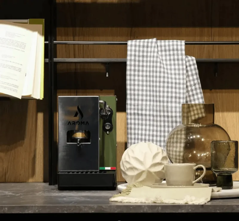 Aroma Plus+ – Kompakt italiensk espressomaskine til pods
