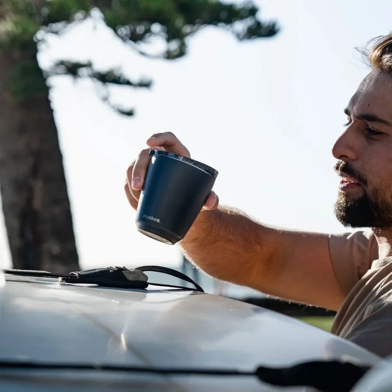 Huskee Stål krus 235 ml – holdbar kaffekop i sort