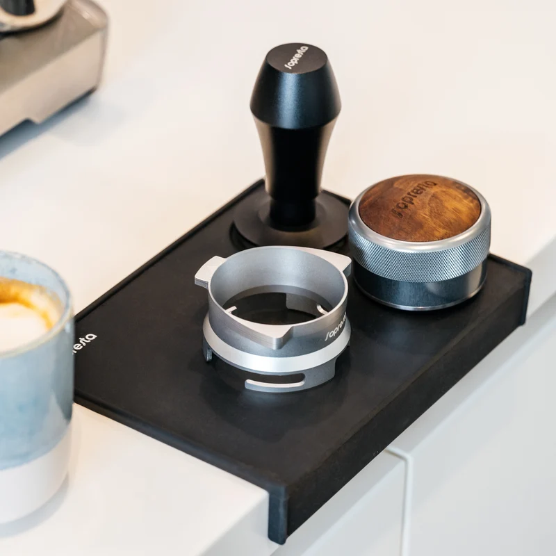 Sopresta Premium 54mm Kaffefordeler med Valnød (Passer til Sage Barista serien)