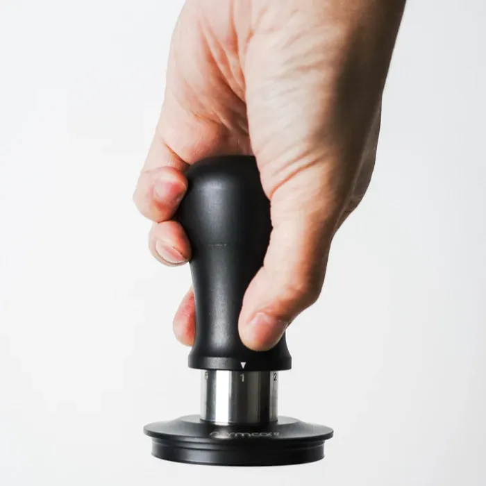 Tamper med fjeder V5 - 58.5mm Titanium flat base